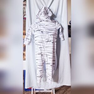 Halloween costume. Size4-6.  Very good condition. Mask attached to the hoody.